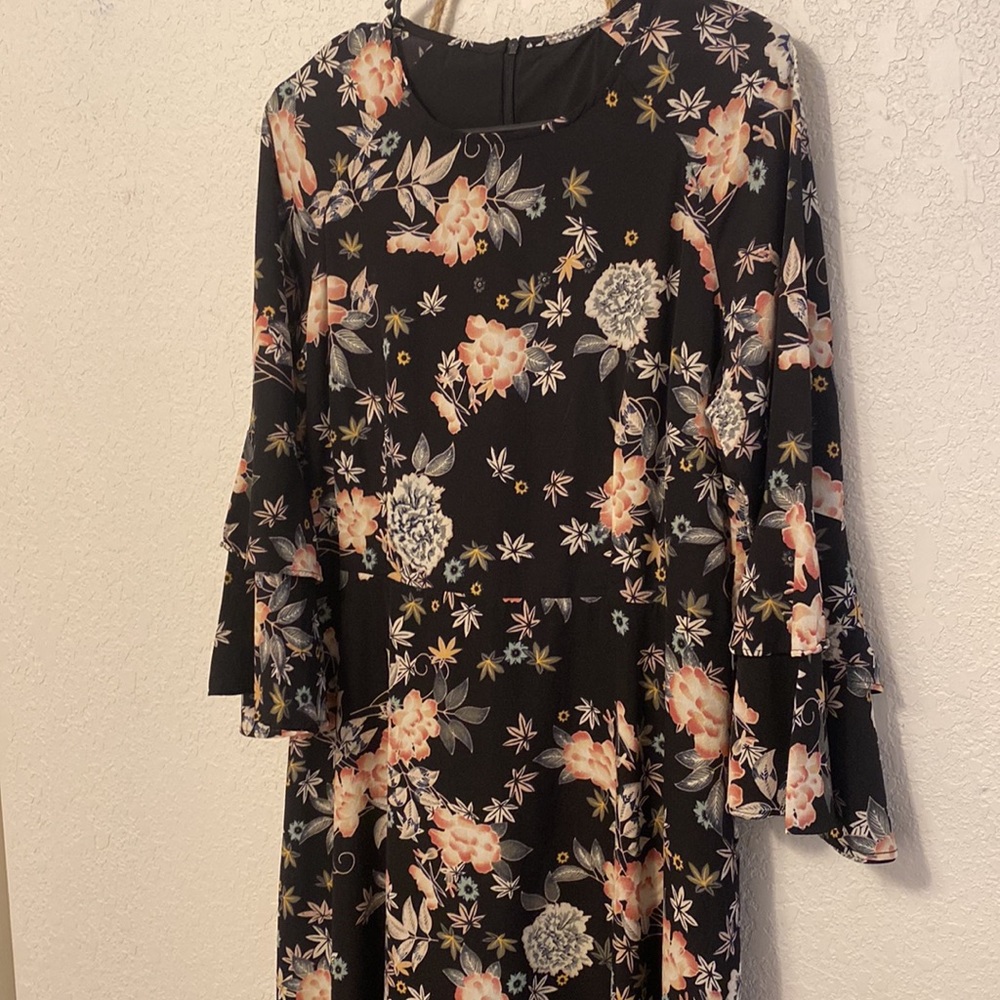 Modest floral dress - Picture 2 of 3